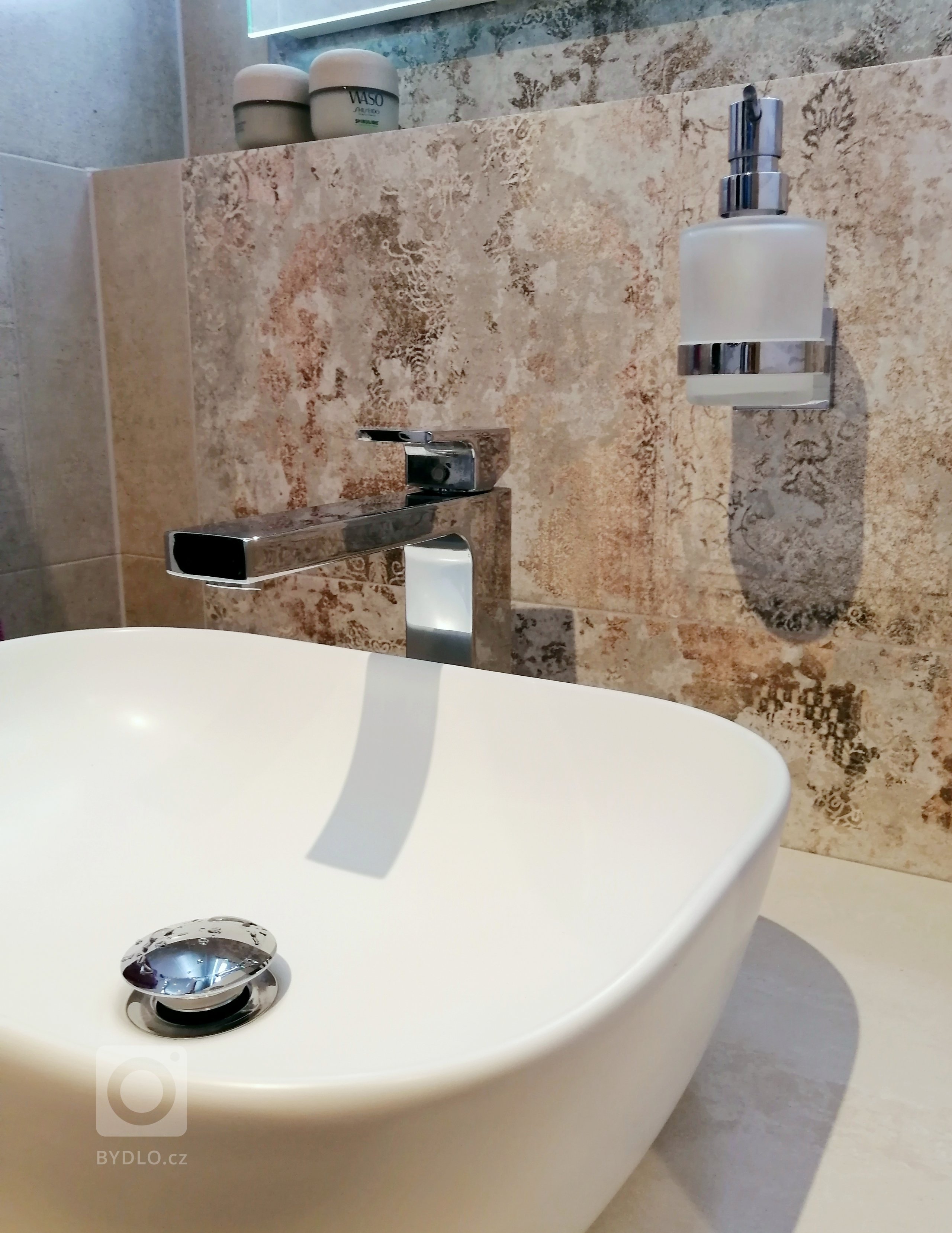 MODERNIZACE POVRCHŮ A VYBAVENÍ - KUCHYNĚ A KOUPELNA S WC
Poměrně veliký byt pro čtyřčlennou rodinu potřeboval již tzv. nový kabát. Klient požadoval bílé dveře,…