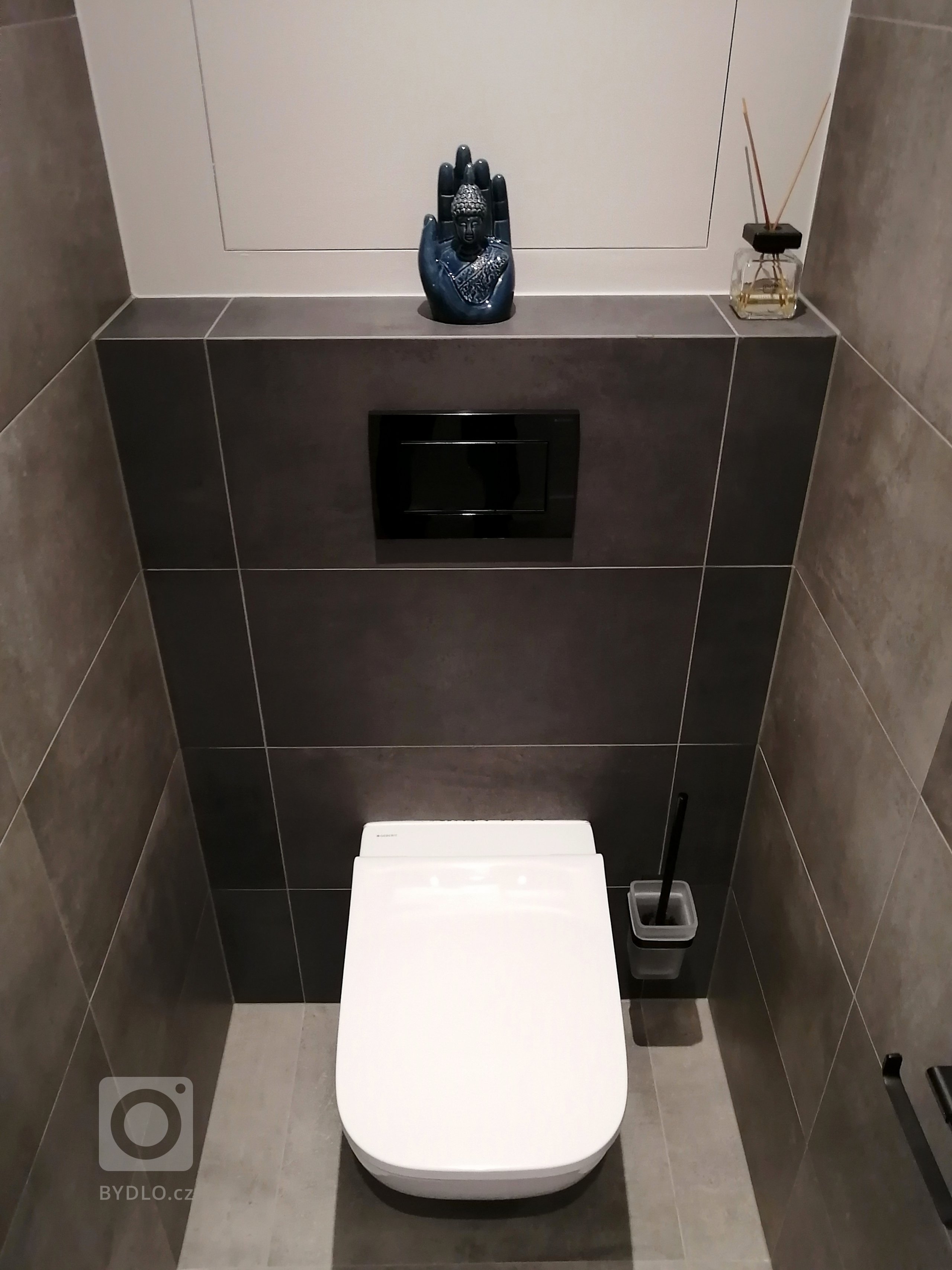 MODERNIZACE POVRCHŮ A VYBAVENÍ - KUCHYNĚ A KOUPELNA S WC
Poměrně veliký byt pro čtyřčlennou rodinu potřeboval již tzv. nový kabát. Klient požadoval bílé dveře,…