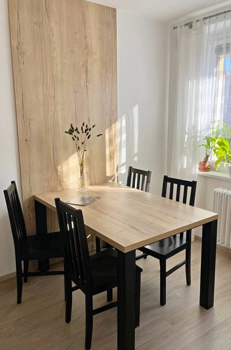 BYT V PANELOVÉM DOMĚ - ZMĚNA DISPOZICE, NÁVRH KUCHYNĚ A OBÝVÁKU
Jednalo se o kompletní rekonstrukci velkého bytu, kde jsme řešili především zásadní změnu…