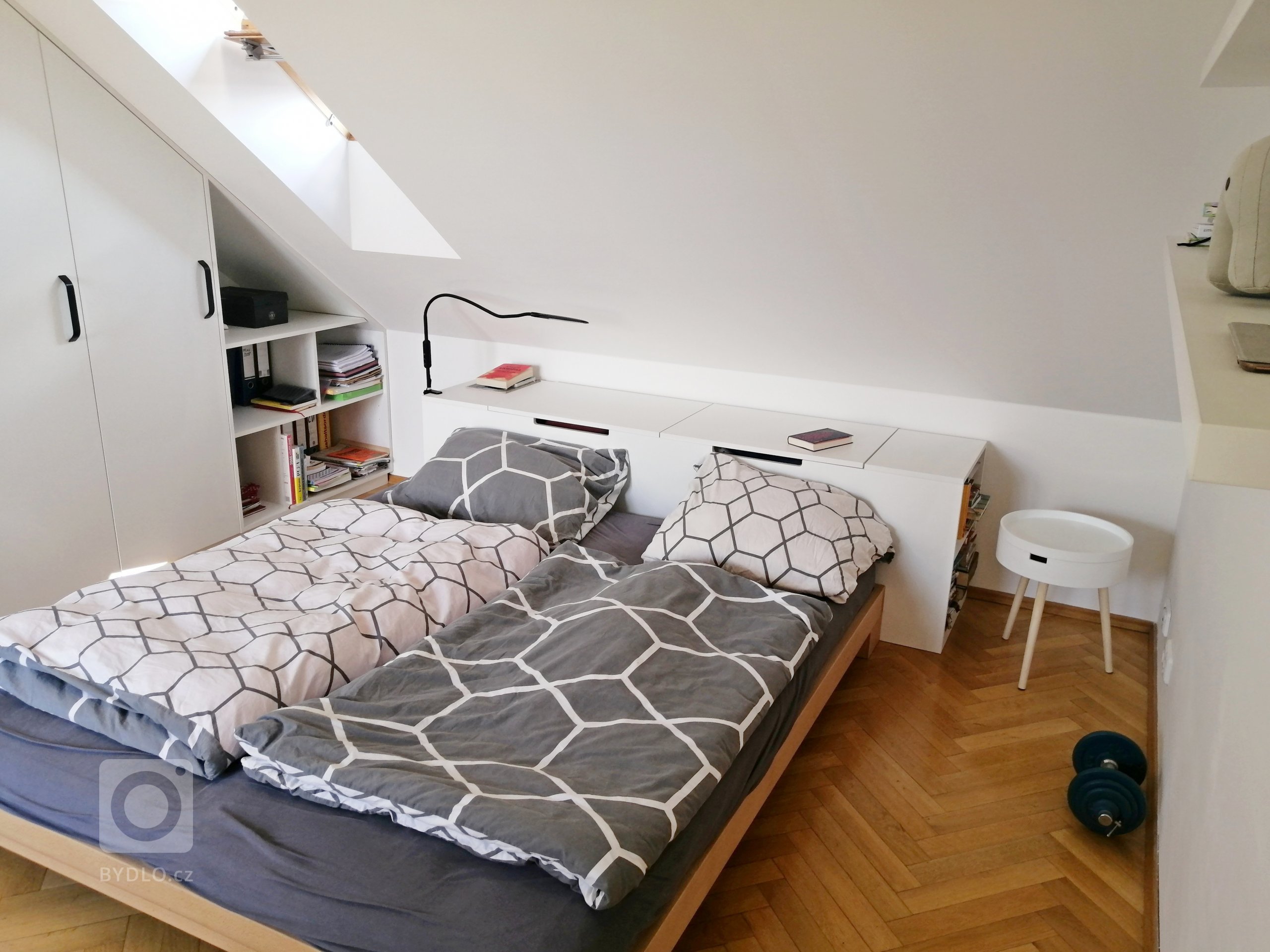 NÁVRH LOŽNICE A DĚTSKÉHO POKOJE S NÁDHERNÝM VÝHLEDEM NA PRAHU
V tomto projektu šlo především o vhodný návrh uspořádání nábytku. V horním patře mezonetového…