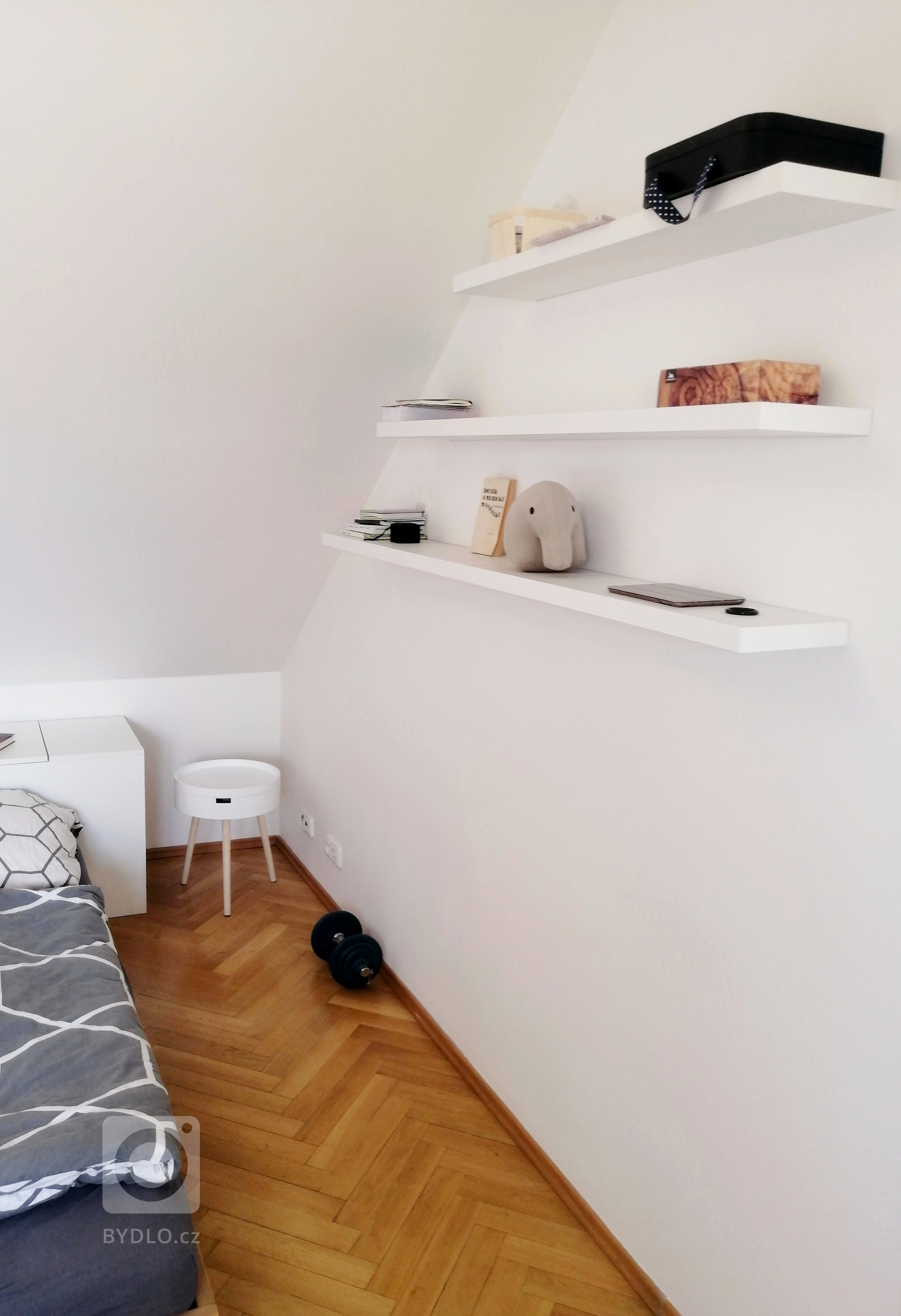 NÁVRH LOŽNICE A DĚTSKÉHO POKOJE S NÁDHERNÝM VÝHLEDEM NA PRAHU
V tomto projektu šlo především o vhodný návrh uspořádání nábytku. V horním patře mezonetového…