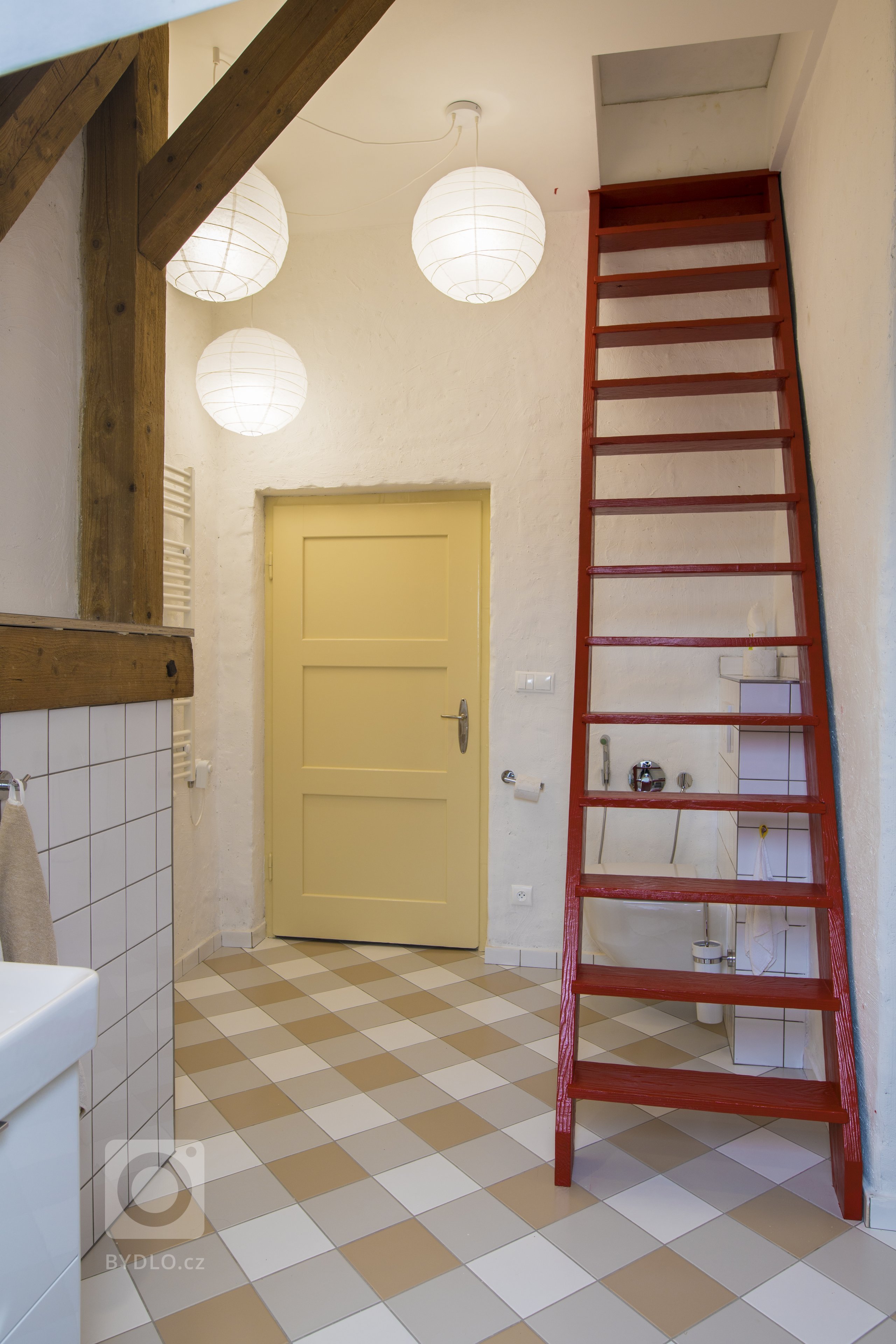 Rekonstrukce prvorepublikového rodinného domu v Suchdole nad Odrou s požadavkem minimálních stavebních úprav.&nbsp;Byla vypracována nová dispozice a kompletní…