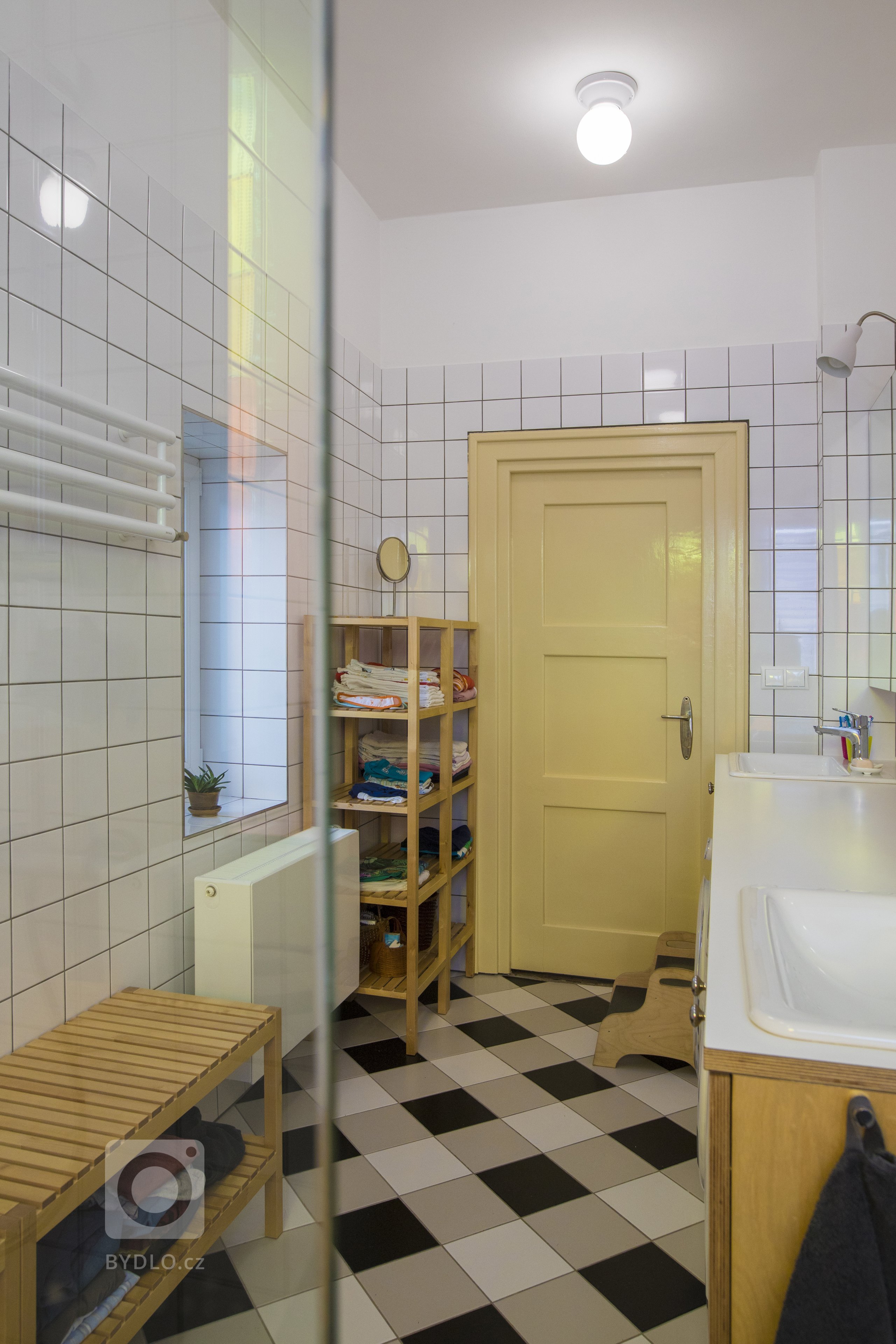 Rekonstrukce prvorepublikového rodinného domu v Suchdole nad Odrou s požadavkem minimálních stavebních úprav.&nbsp;Byla vypracována nová dispozice a kompletní…