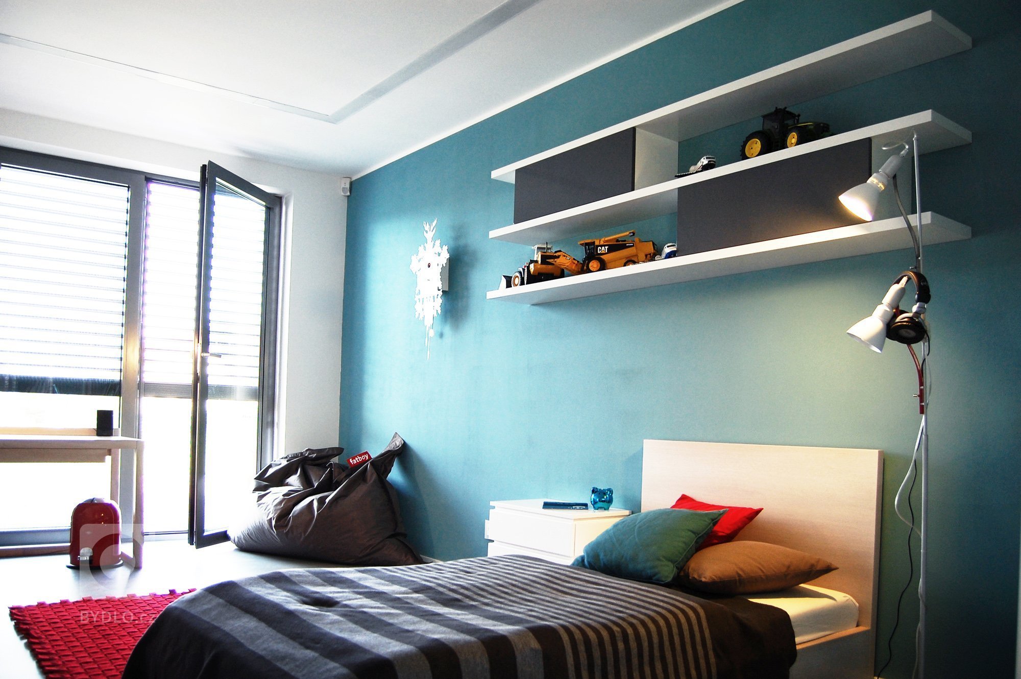 Příprava interiéru a&nbsp;jeho následné provedení bylo řešeno již v raných začátcích výstavby domu. Interiér drží jednotnou minimalistickou linii, která&nbsp…