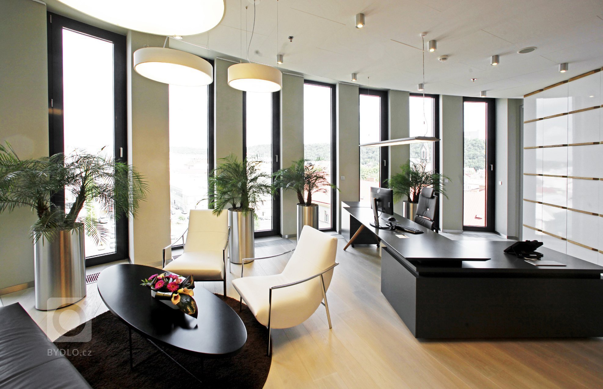 Návrh interiéru kanceláře a zasedací místnosti generálního ředitele ČPP v Karlíně.&nbsp;
