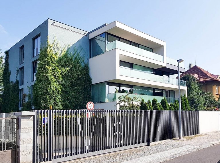 add picture to album