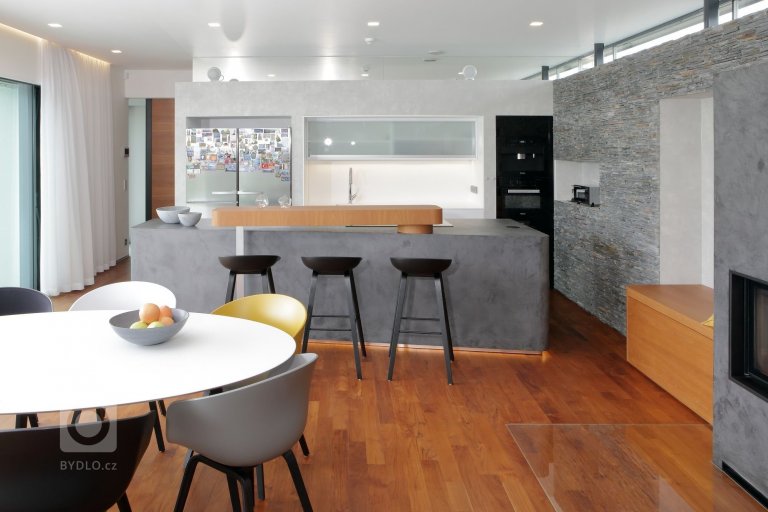 add picture to album