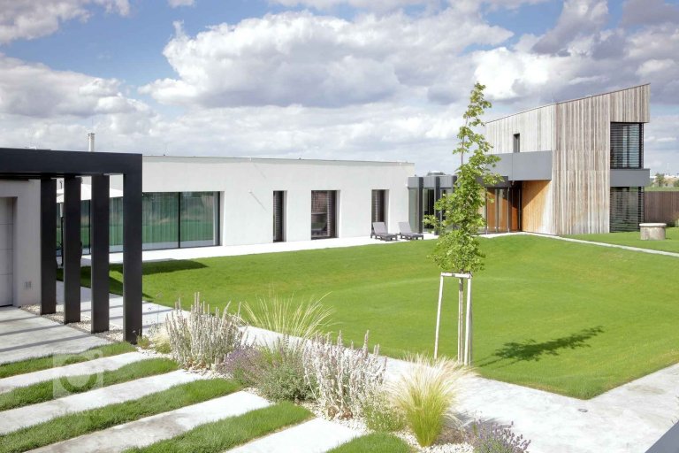 add picture to album