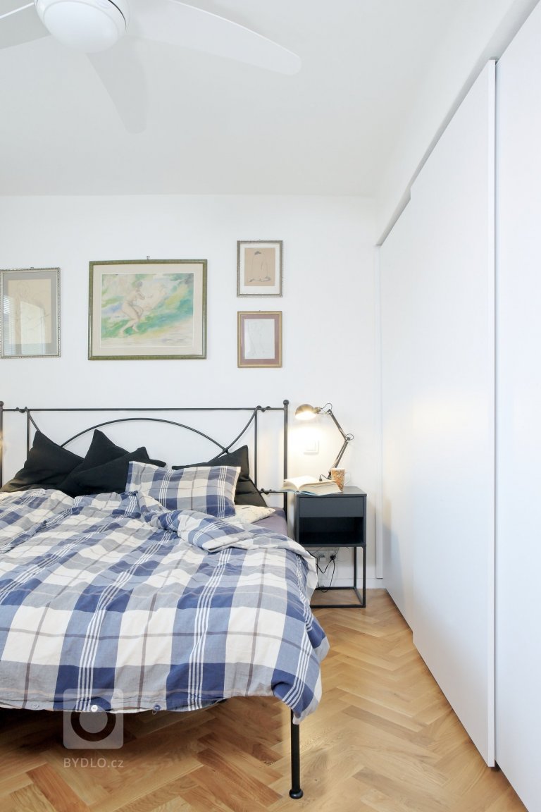 add picture to album