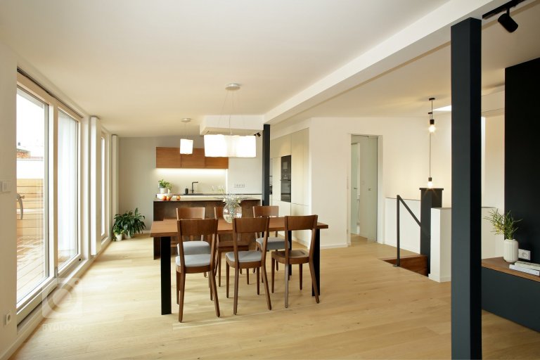 add picture to album