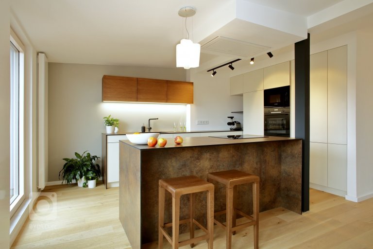 add picture to album