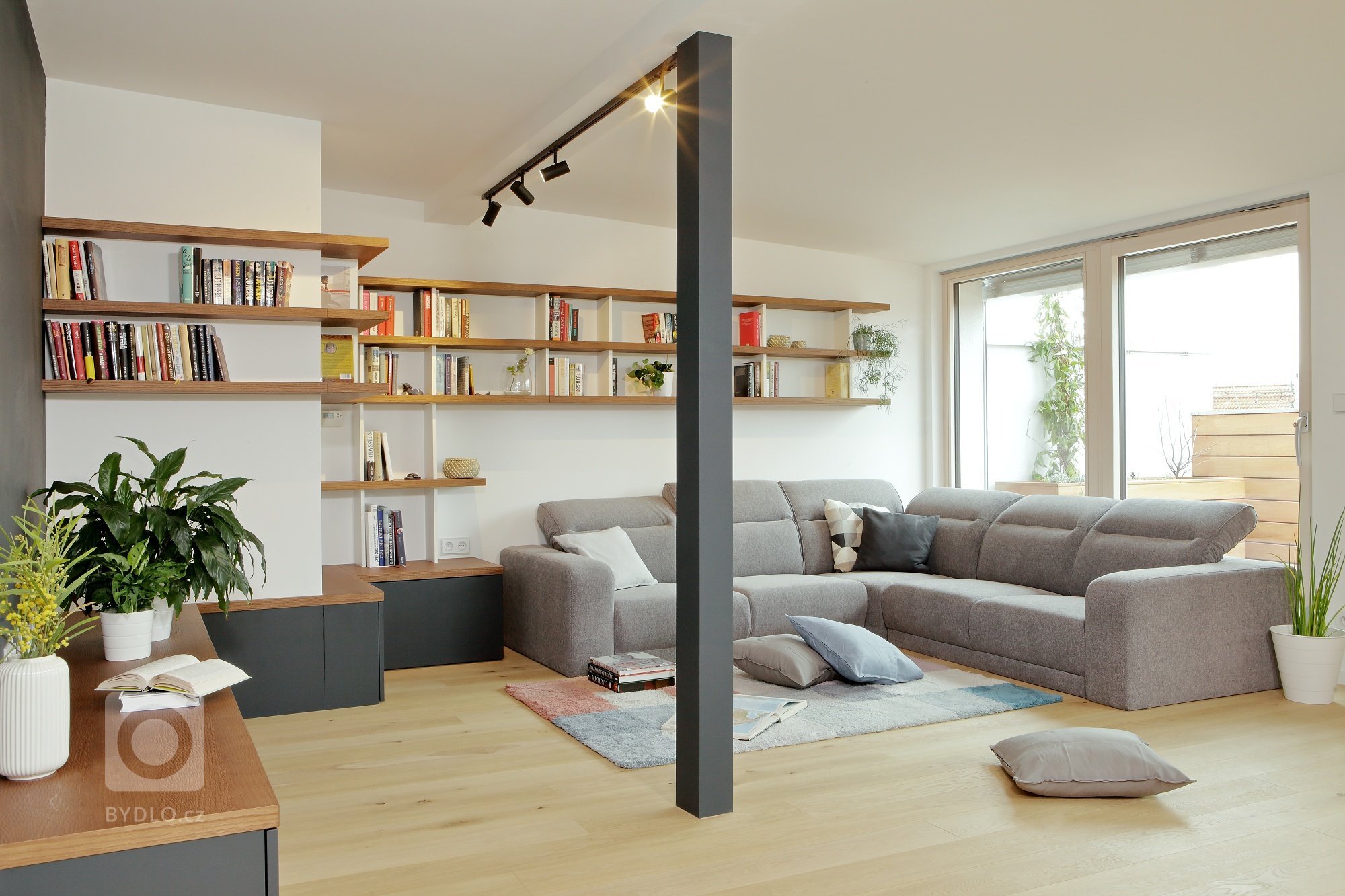 rekonstrukce a interiér bytu

mezonetový byt

změna dispozice

nové odlahy, povrchy, koupelny, dveře, okna, terasa, nábytek, svítidla
