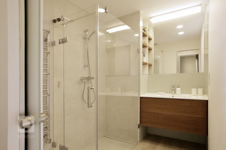 add picture to album