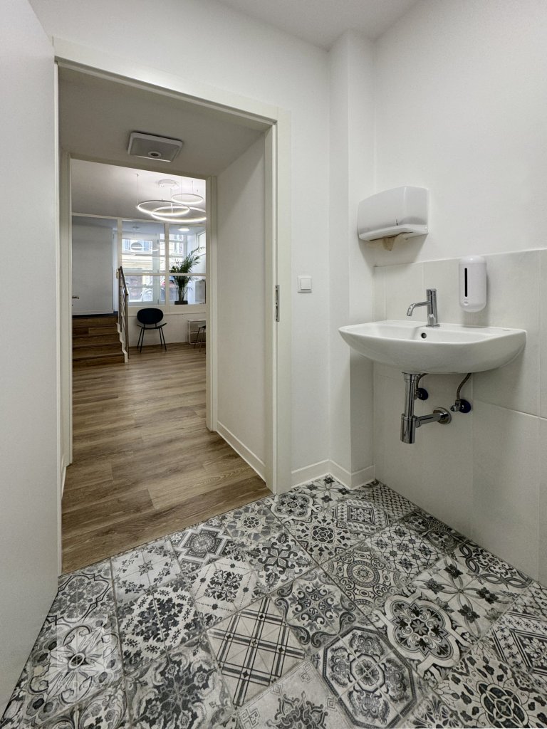 add picture to album