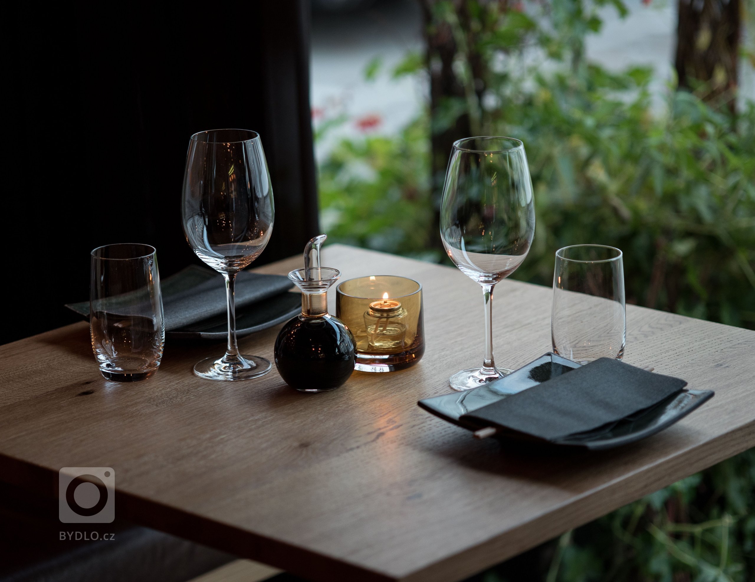 Restaurace Hinoki vítá návštěvníky příjemným moderním interiérem s&nbsp;důrazem na použití přírodních materiálů. Hlavní roli zde hraje světlo, které díky…