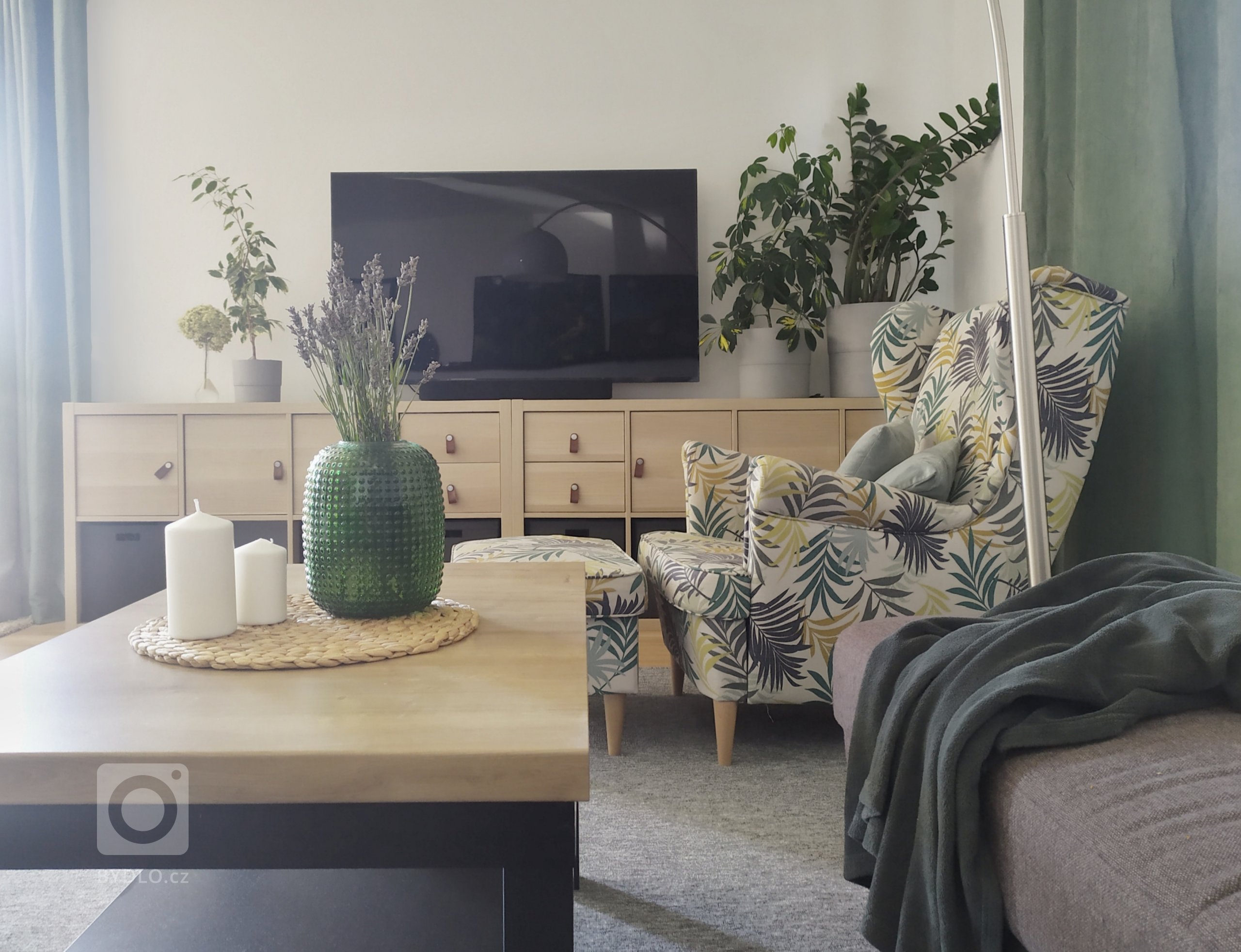 Rodinný dům je navržen jako jednoduchý bungalow. Obytná plocha 150 m2 je rozdělena mezi velkorysý obytný pokoj s&nbsp;kuchyní a menší ložnice. Orientace budovy…