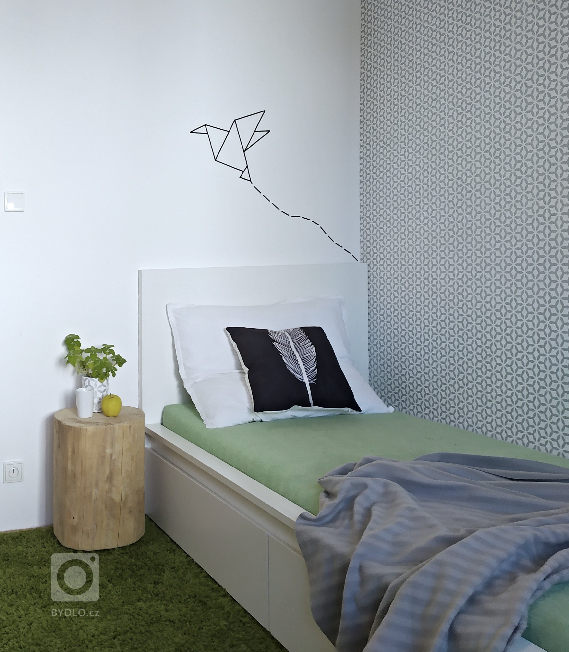 Rodinný dům je navržen jako jednoduchý bungalow. Obytná plocha 150 m2 je rozdělena mezi velkorysý obytný pokoj s&nbsp;kuchyní a menší ložnice. Orientace budovy…