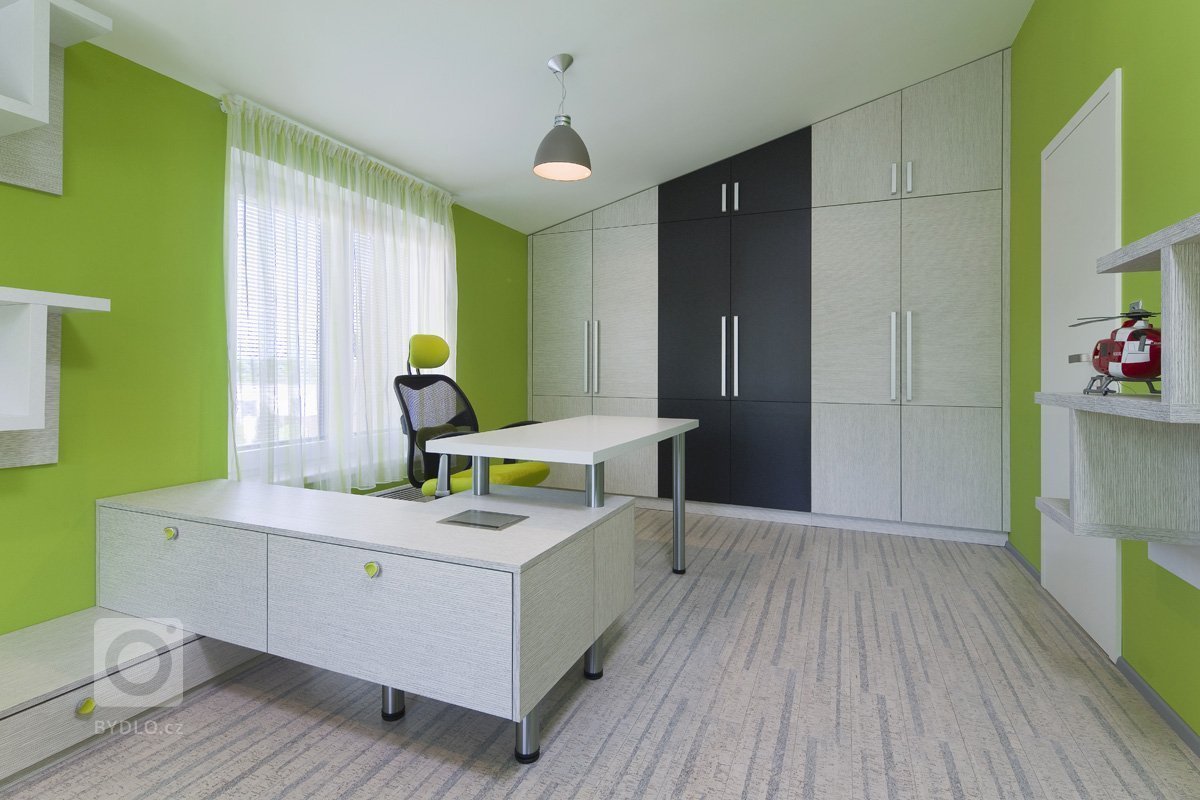 Realizace kompletního interiéru dle návrhu našeho studia. Dodávka kuchyně značky next125 s deskou z umělého kamene a se spotřebiči Miele. Návrh a dodávka…