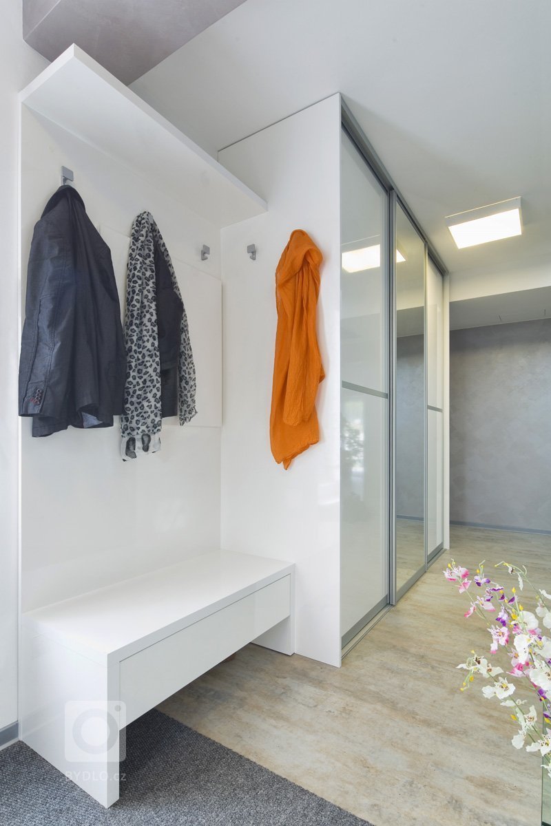 Realizace kompletního interiéru dle návrhu našeho studia. Dodávka kuchyně značky next125 s deskou z umělého kamene a se spotřebiči Miele. Návrh a dodávka…