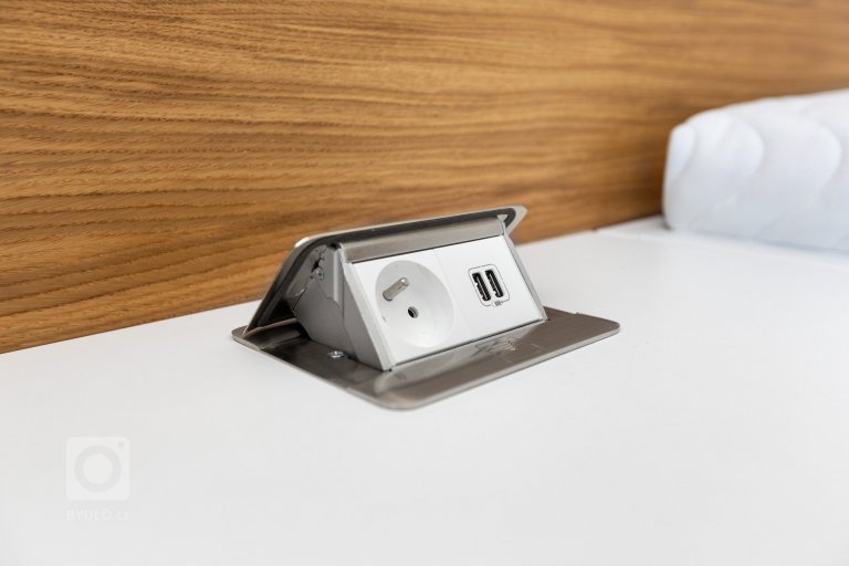 add picture to album