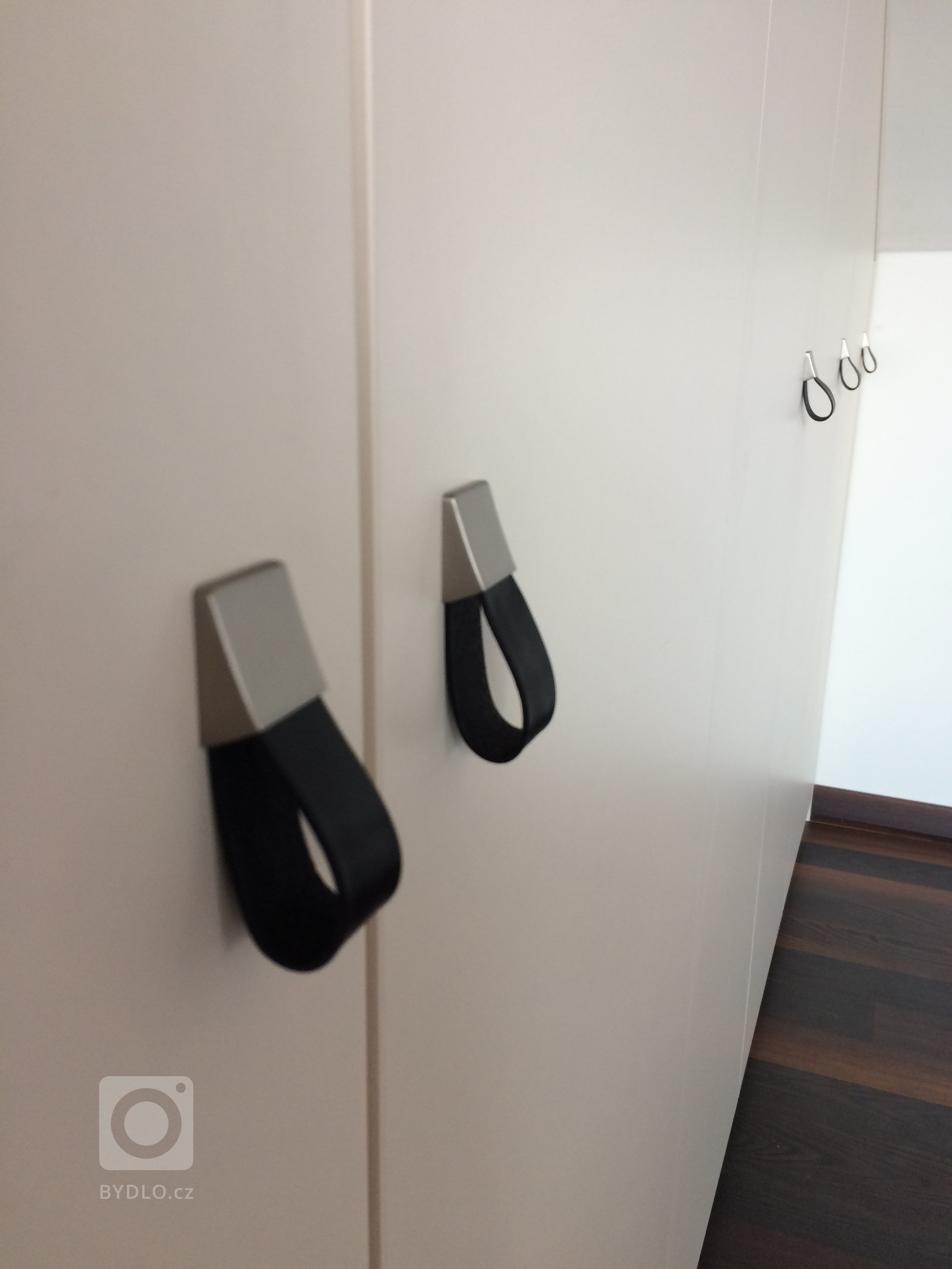 Velkorysá ložnice s šatnou, za kterou by se nemusela stydět ani Carrie B. byla snem majitelky už dlouhou dobu. Půdní prostor, který by mohl svádět k obavám z…