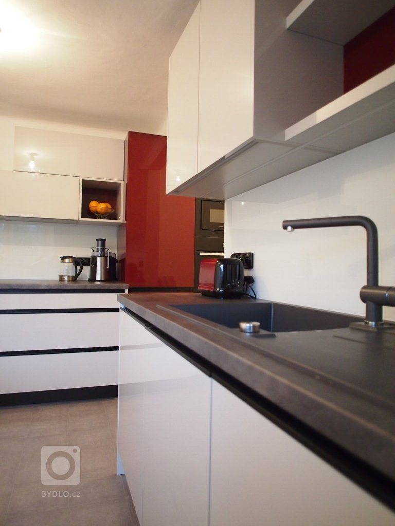 add picture to album