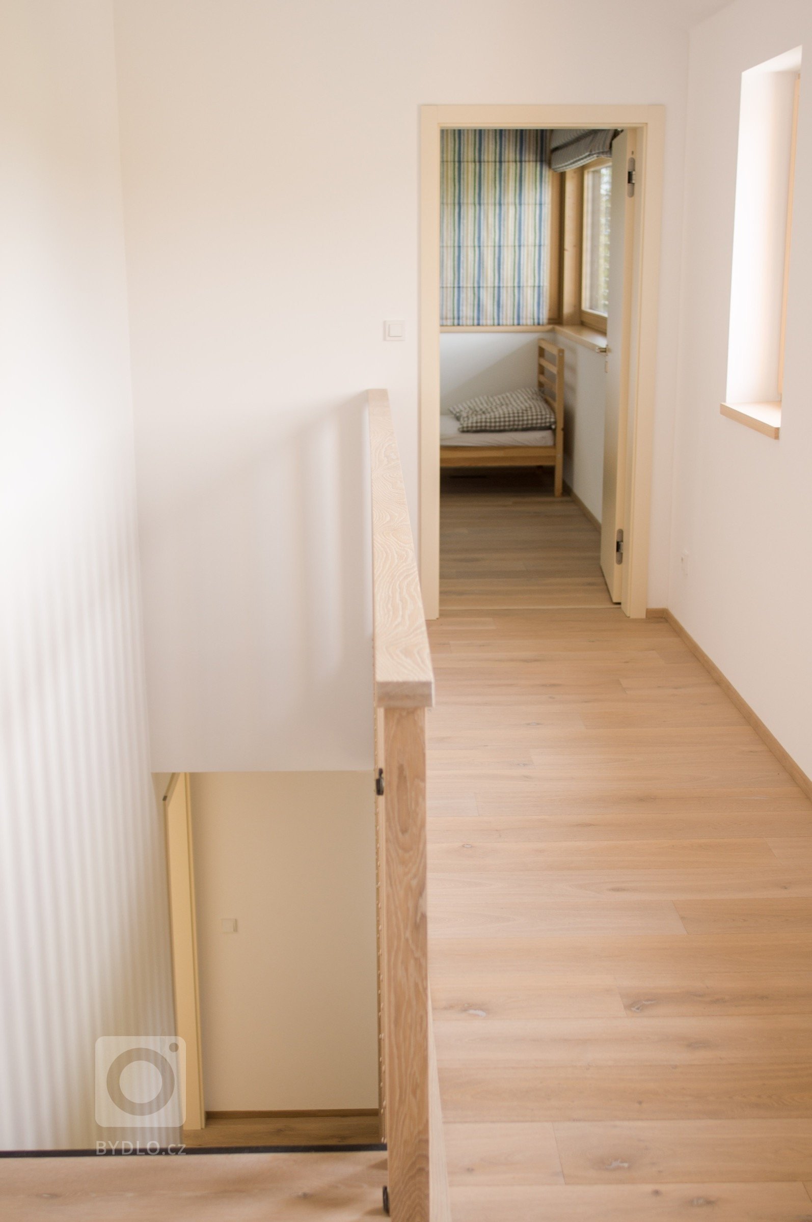 Hlavním požadavkem byl moderní dům, který reaguje na venkovský způsob života. Klíčovou roli sehrál požadavek, aby co nejvíce využil svažitosti terénu a…