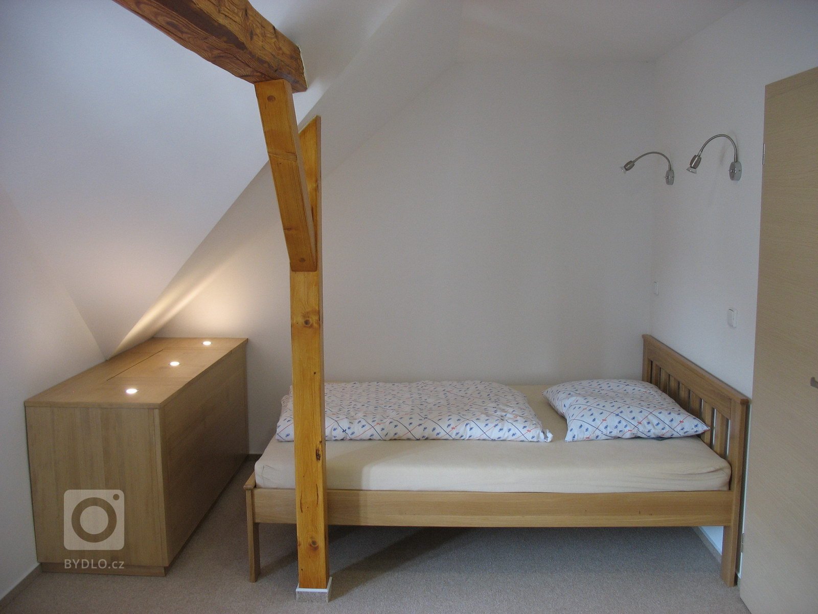 Stavební úpravy rodinného domu u Písku zahrnovaly v prvé řadě návrh v podobě architektonické studie, projektu, demoliční práce následované samotnou výstavbou.…