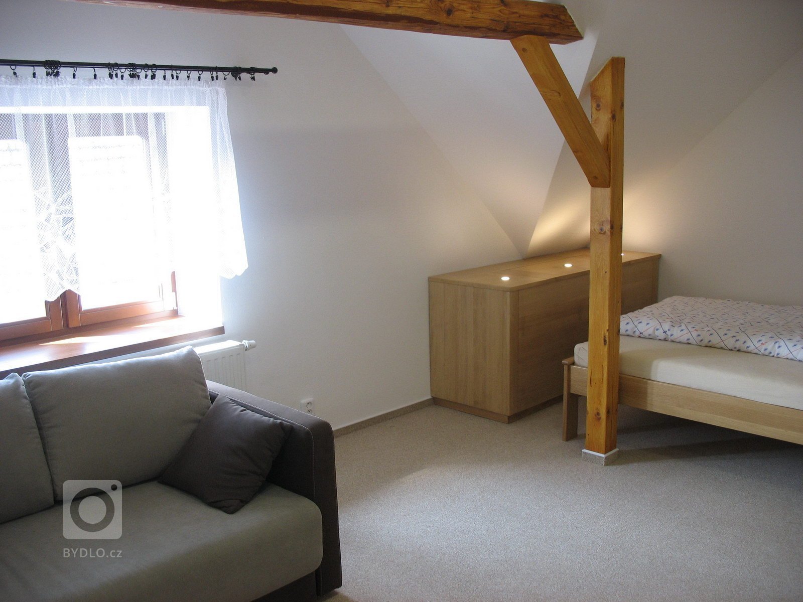 Stavební úpravy rodinného domu u Písku zahrnovaly v prvé řadě návrh v podobě architektonické studie, projektu, demoliční práce následované samotnou výstavbou.…