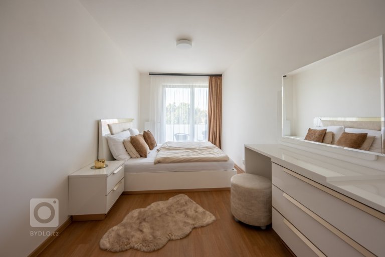 add picture to album