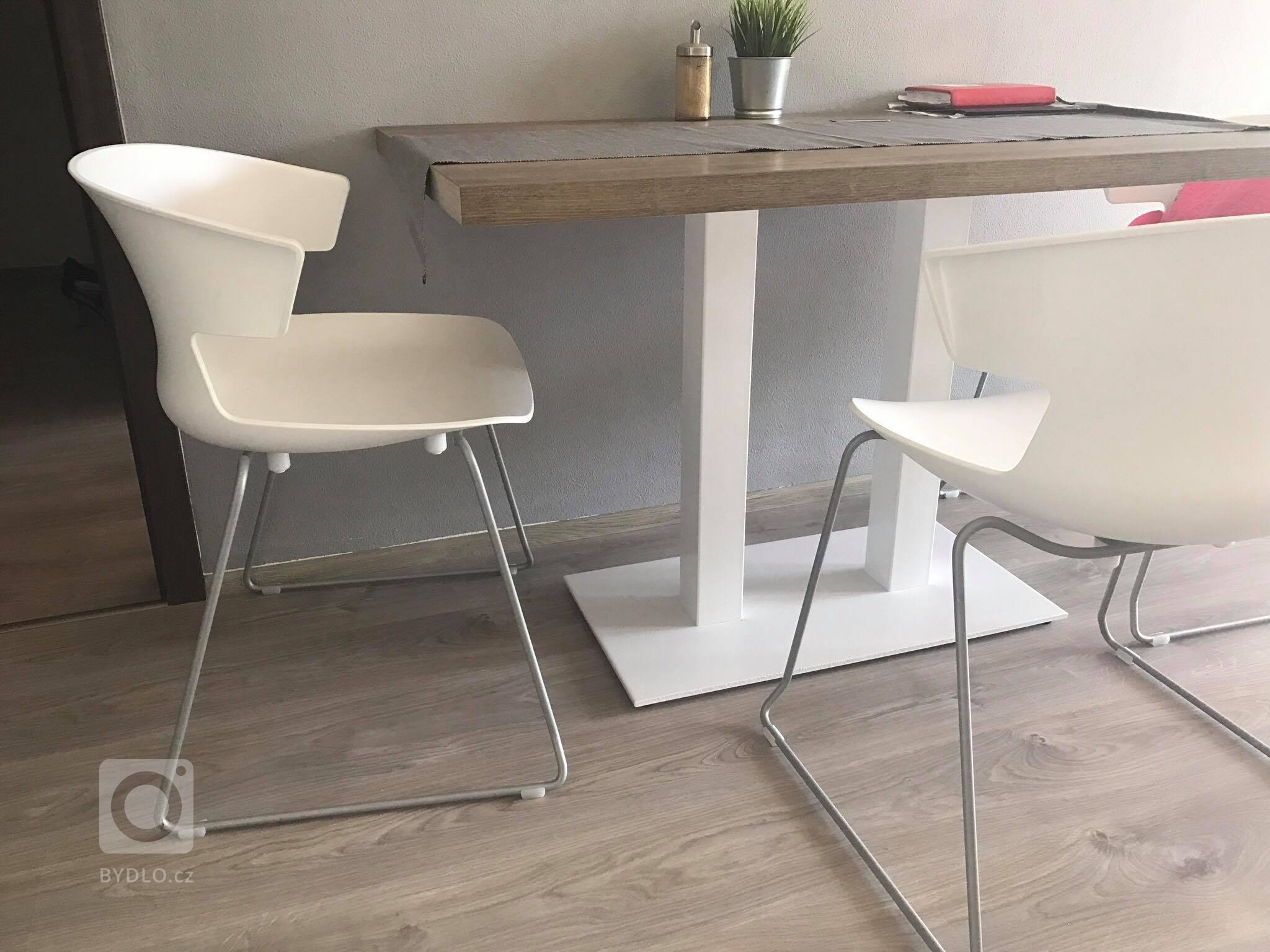 Realizace ložnice a pár kousků i do jídelny a obývacího pokoje