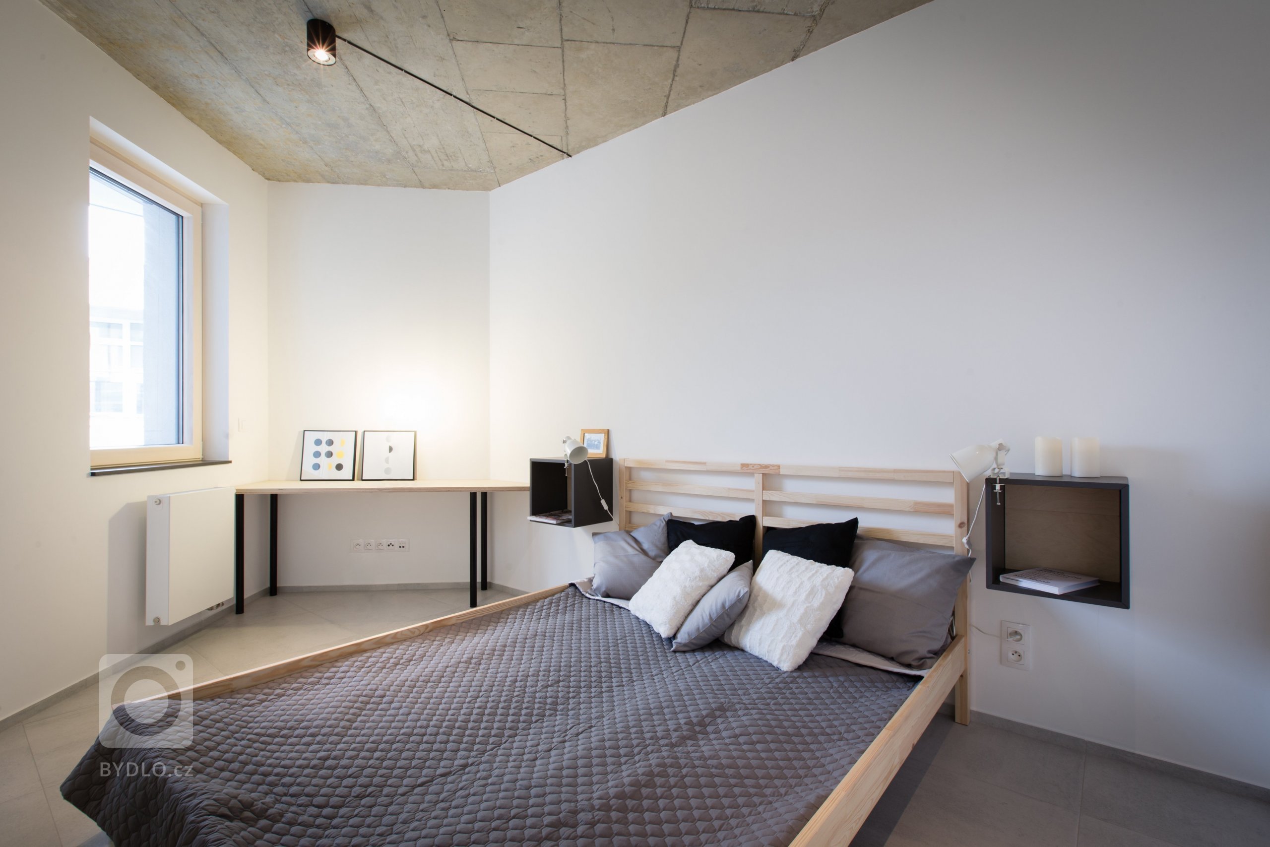 Na kompletní realizaci interiéru jsem se s&nbsp;klientem dohodla ještě ve fázi hrubé stavby, což byla výhoda při zadávání klientských změn oproti projektu. Od…