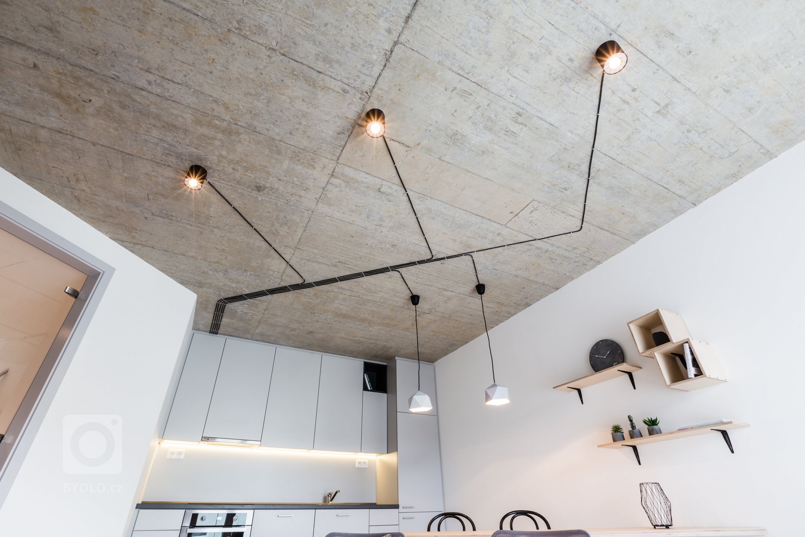 Na kompletní realizaci interiéru jsem se s&nbsp;klientem dohodla ještě ve fázi hrubé stavby, což byla výhoda při zadávání klientských změn oproti projektu. Od…