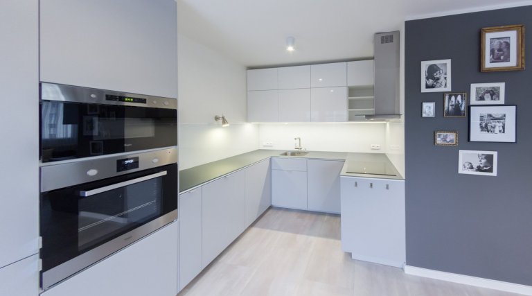 Majitelé mi svěřili kompletní rekonstrukci od návrhu až po realizaci. Smyslem celého projektu bylo umožnit majitelům tři základní hodnoty budoucího bytu. 1.…