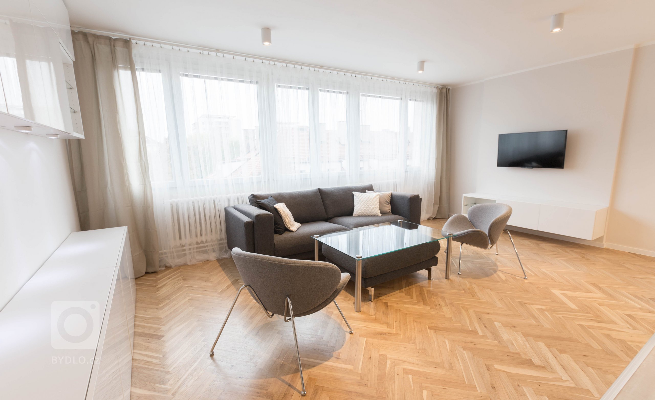 Majitelé mi svěřili kompletní rekonstrukci od návrhu až po realizaci. Smyslem celého projektu bylo umožnit majitelům tři základní hodnoty budoucího bytu. 1.…