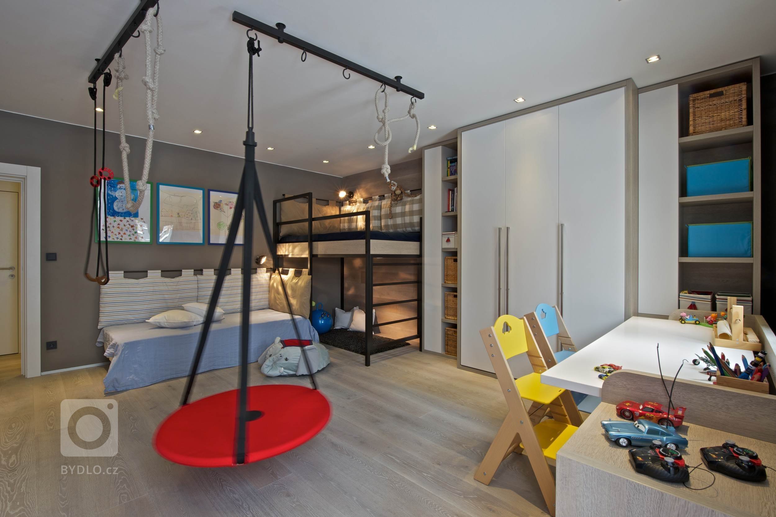 POHODLNÝ BYT PRO ČTYŘČLENNOU RODINU

Vychází&nbsp;z&nbsp;obdivu&nbsp;ke&nbsp;skandinávskému stylu bydlení, přírodním materiálům&nbsp;a&nbsp;světlým barvám.…