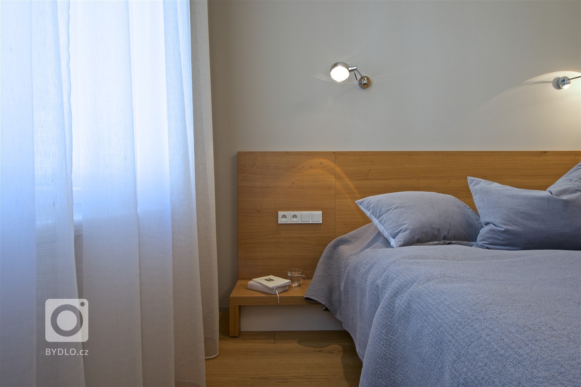 Náš dlouholetý klient koupil malý byt v prvorepublikovém domě v hlavním městě. Respektive se jedná o úzký dlouhý trakt, který působil spíše depresivně. Výhodou…