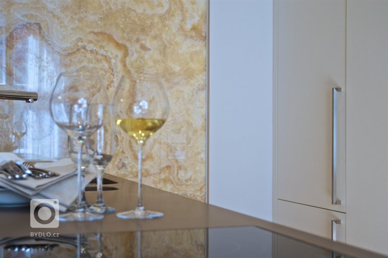 add picture to album