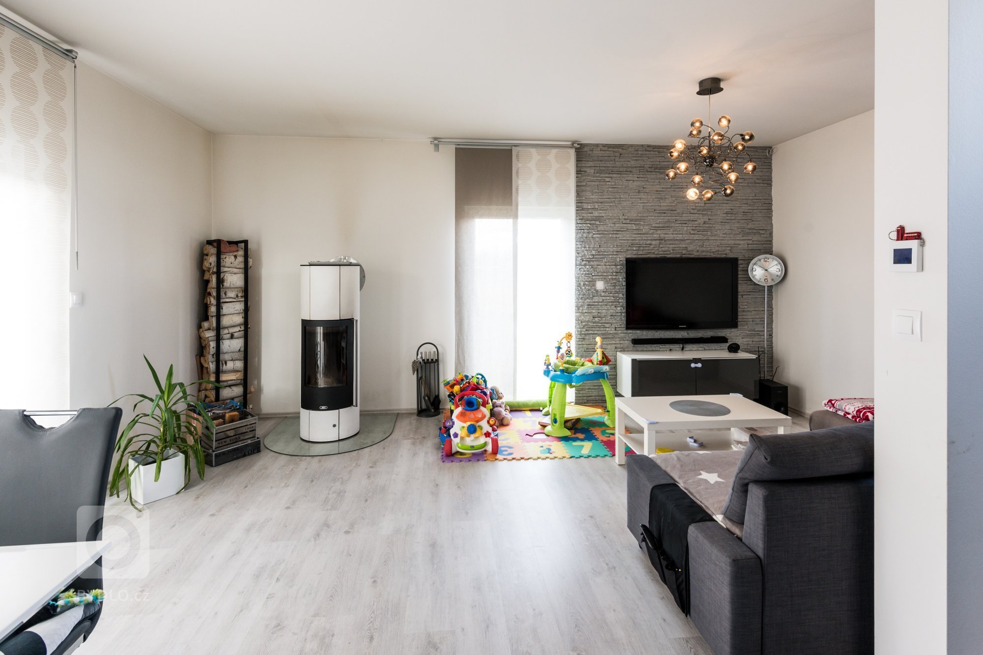 Rodinný dům &quot;U Hrdličků&quot;


Dispozice: 3+kk
Zastavěná plocha (m2): 57
&nbsp;

domek s podkrovím
možno upravit na 4+kk
1x koupelna
2x toaleta…