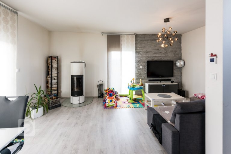 add picture to album