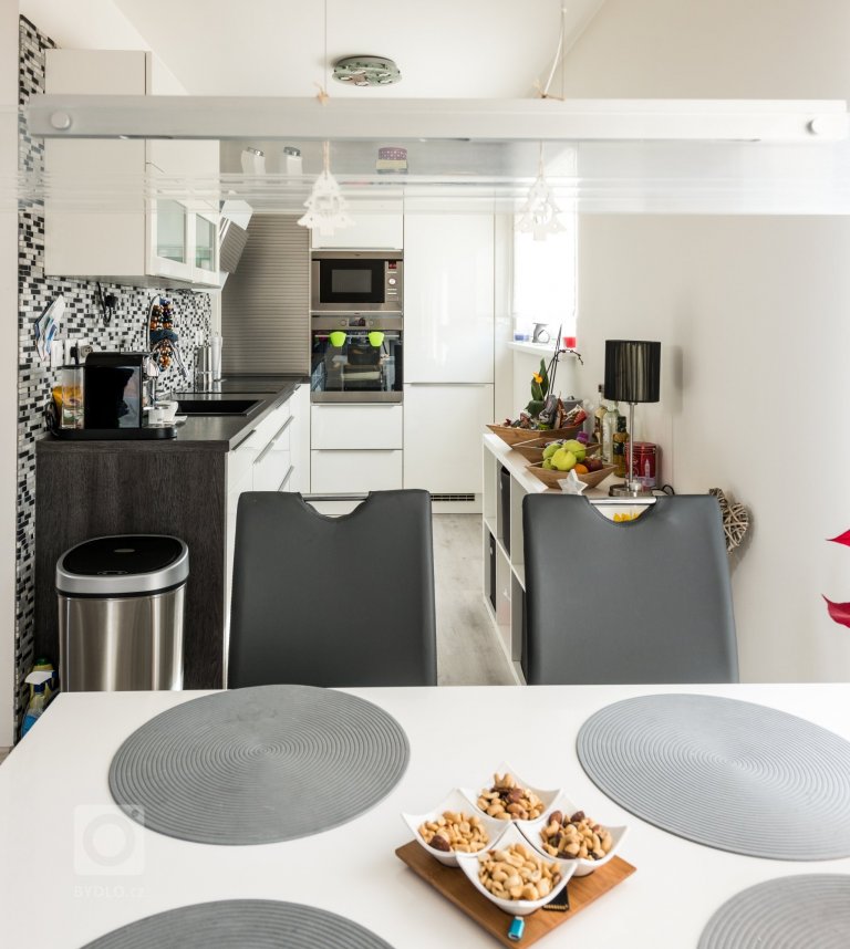 add picture to album