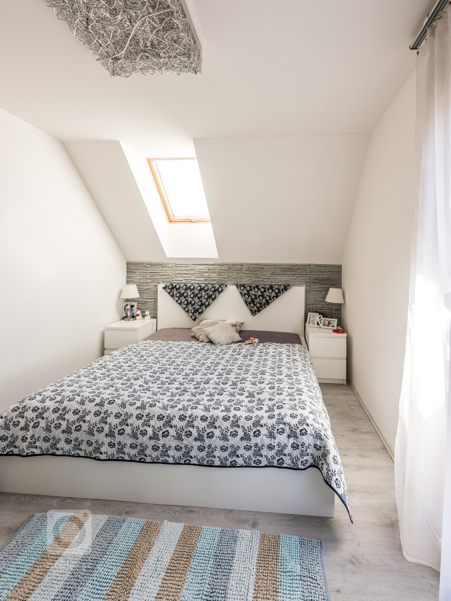 Rodinný dům &quot;U Hrdličků&quot;


Dispozice: 3+kk
Zastavěná plocha (m2): 57
&nbsp;

domek s podkrovím
možno upravit na 4+kk
1x koupelna
2x toaleta…