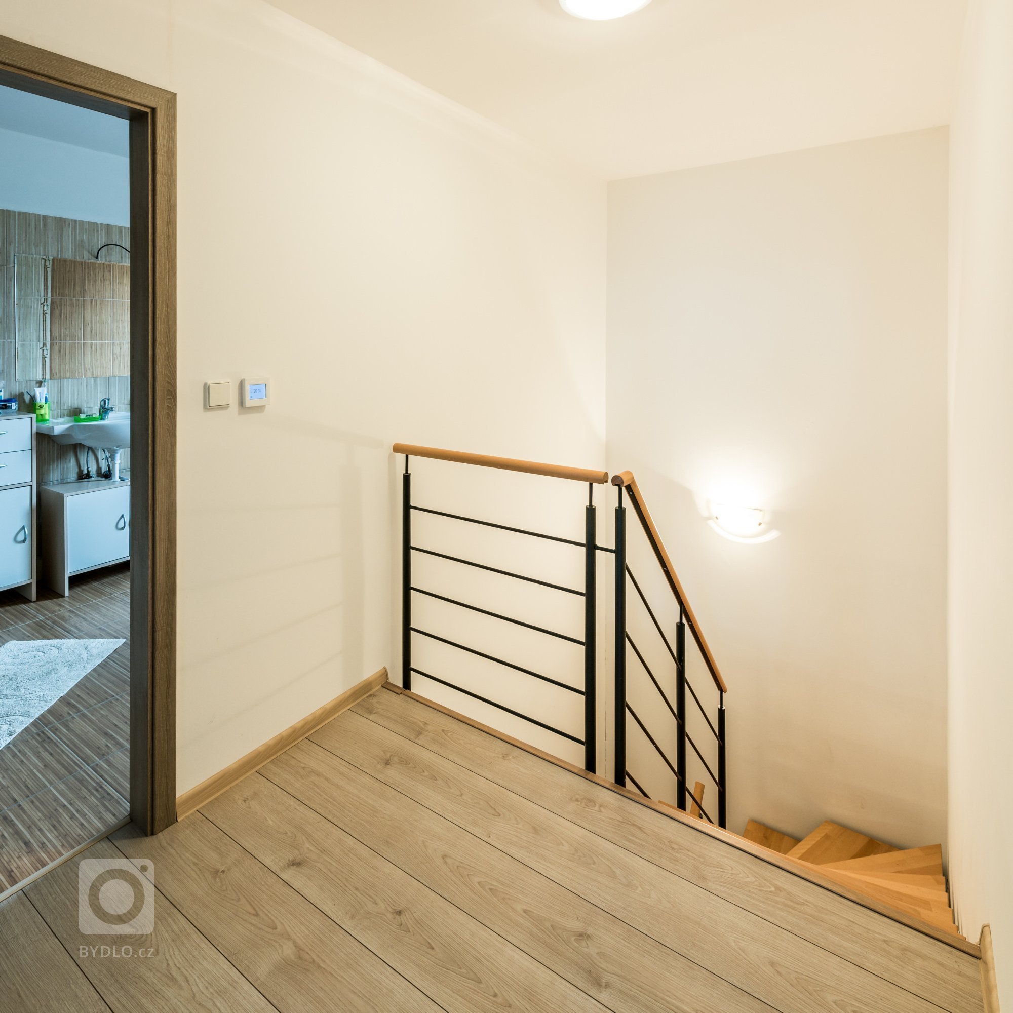 Rodinný dům "U Hrubých"


Dispozice: 5+kk
Zastavěná plocha (m2): 65.36
&nbsp;

domek s podkrovím
2x koupelna s toaletou
skladovací prostor…