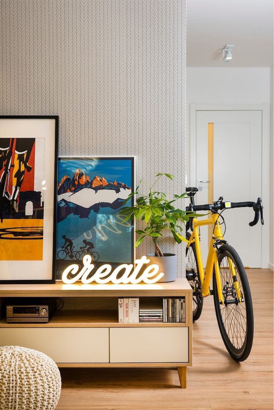 Barevné bydlení pro mladý pár