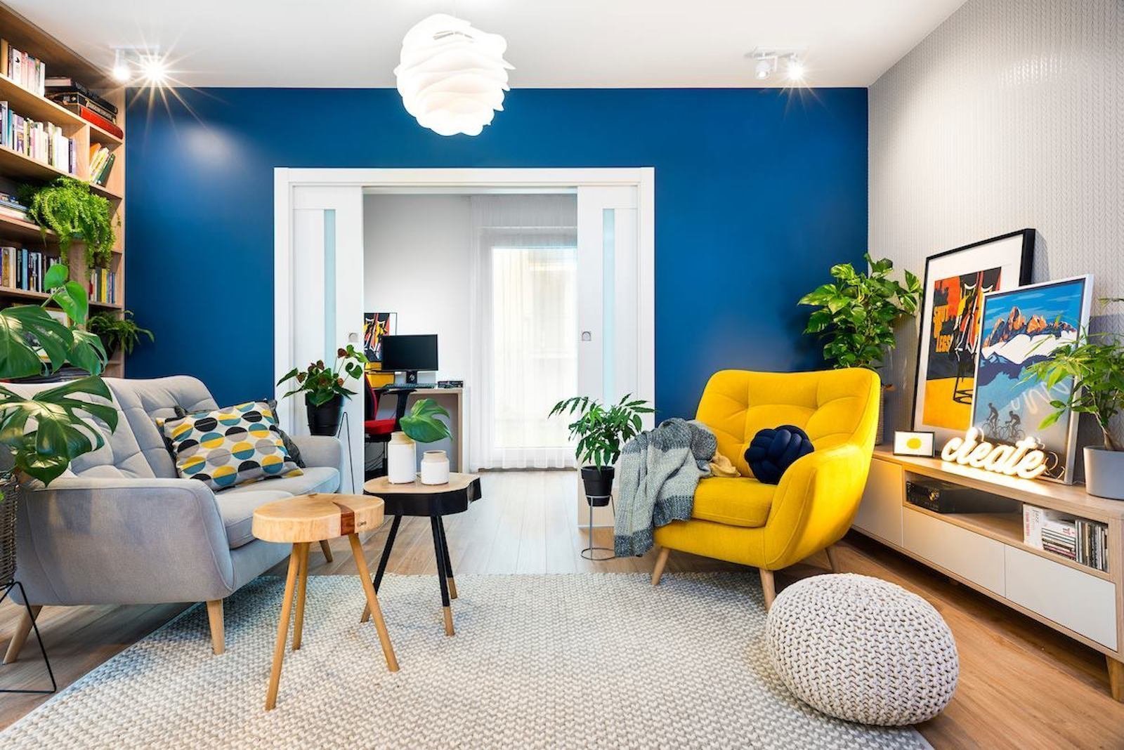 Barevné bydlení pro mladý pár