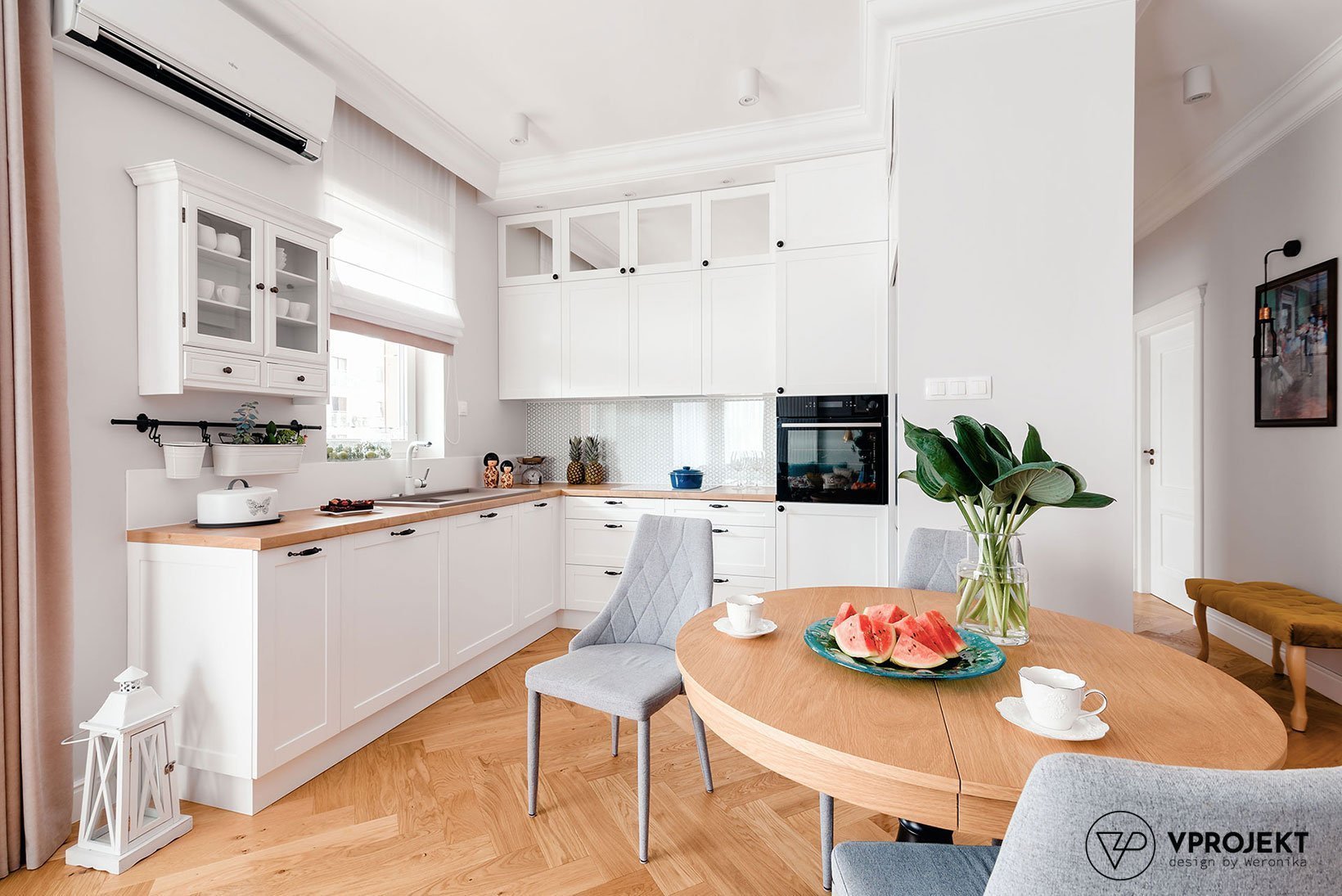 Barevný interiér s nádechem retro stylu