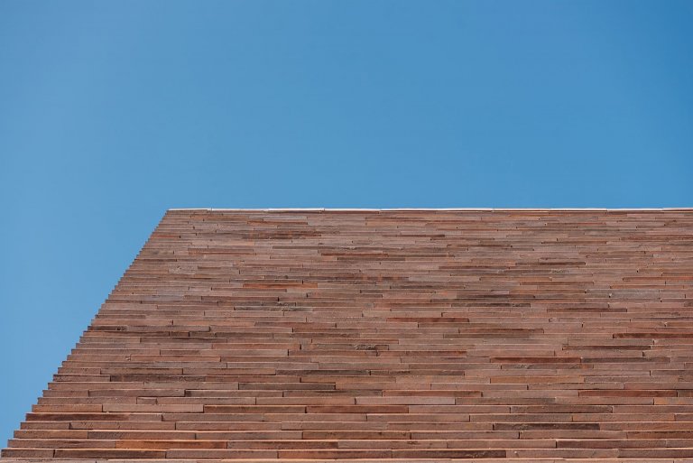 Broken House – originální dům, který zapadá do okolí