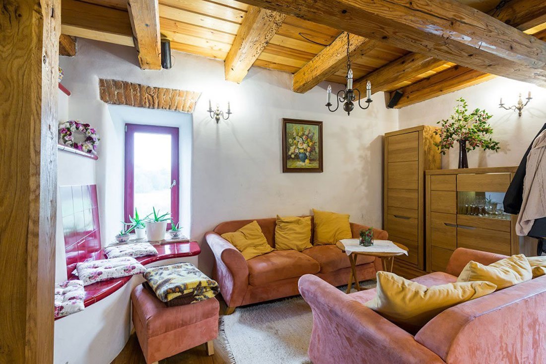 Namísto dřevostavby bydlí ve zrekonstruované sýpce