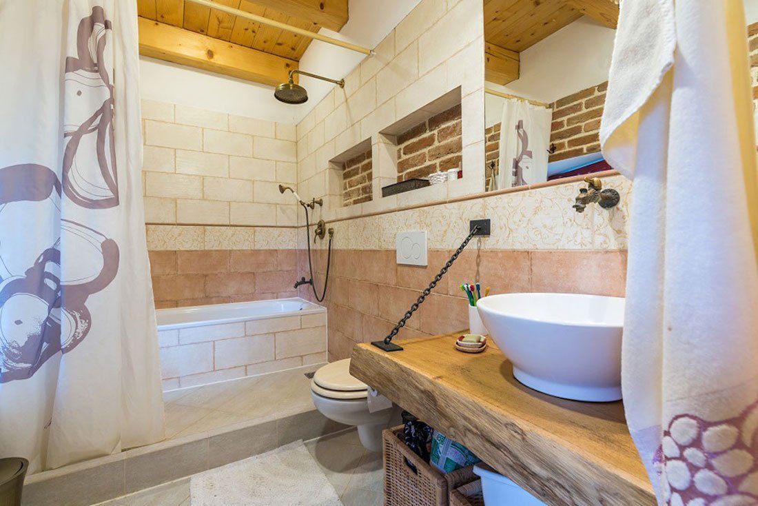 Namísto dřevostavby bydlí ve zrekonstruované sýpce