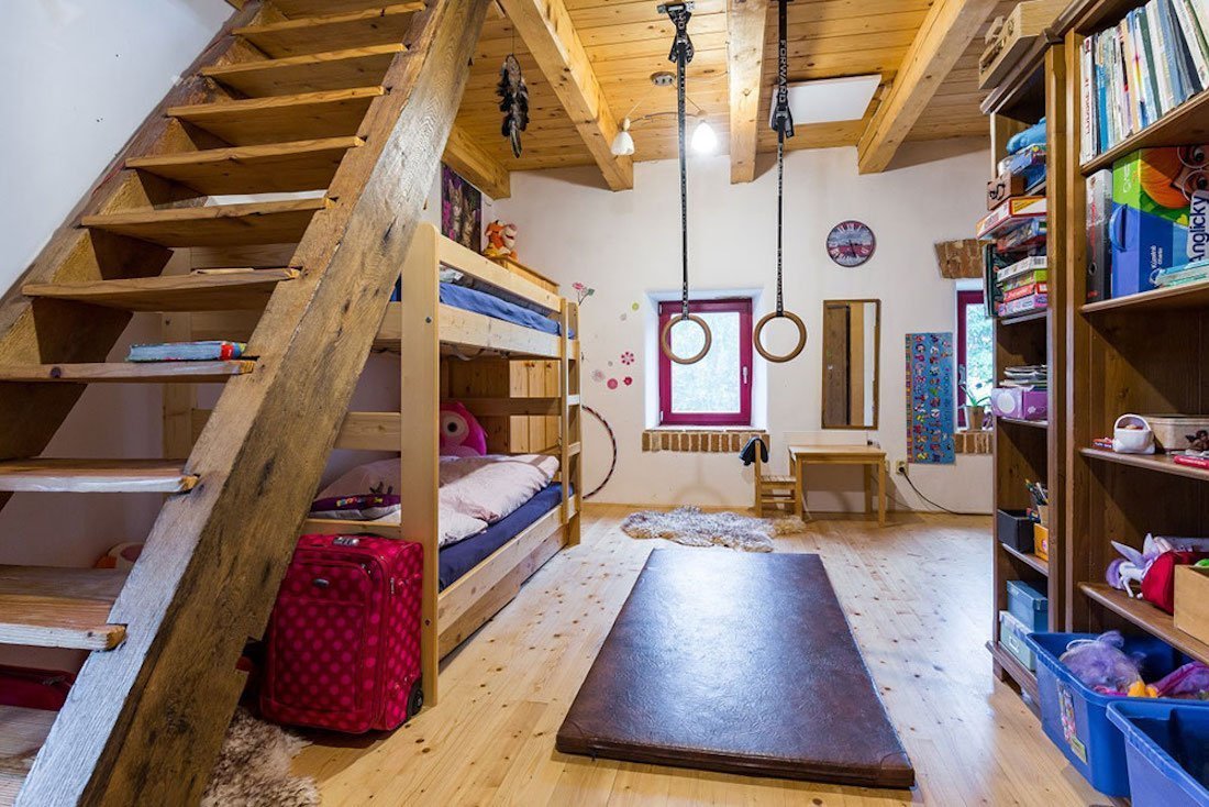 Namísto dřevostavby bydlí ve zrekonstruované sýpce